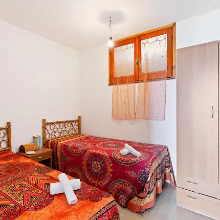 Casa vacanze Holiday In Torremezzo Di Falconara Near Beach *