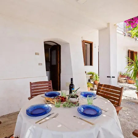Casa vacanze Holiday In Torremezzo Di Falconara Near Beach Falconara Albanese