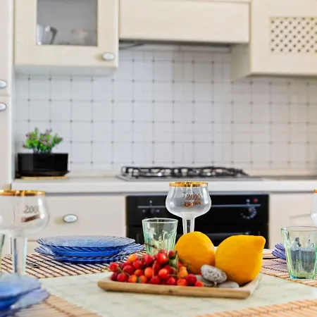 Casa vacanze Holiday In Torremezzo Di Falconara Near Beach *
